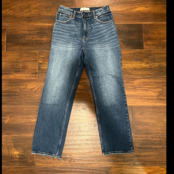 Abercrombie and Fitch Ultra High Rise 90s Straight Jean - Picture 1 of 2